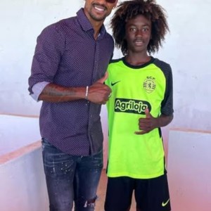 亚博app-曼联名宿纳尼晒照，庆祝17岁侄子签约葡萄牙体育