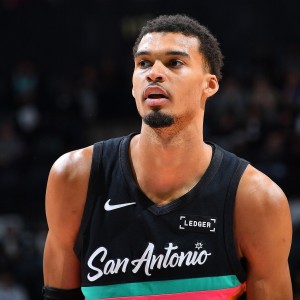 亚博体育平台-听教练的话！米奇：不管首发还是替补 文班都接受我们的安排