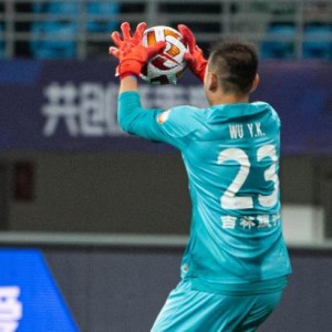 亚博体育平台-吴亚轲两送空门被换下 亚泰球迷：这集我去年看过